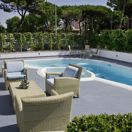 ميركيور لونغومار فندق ريميني