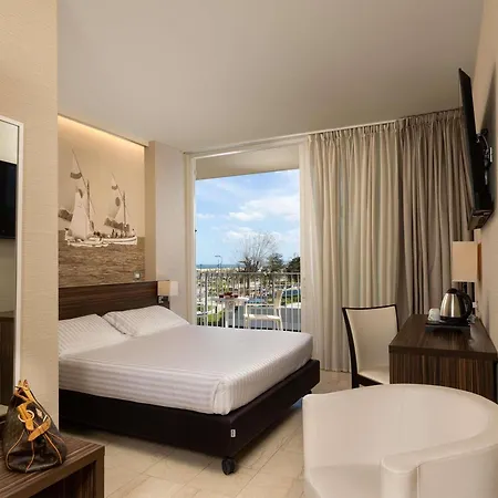 Hotel Mercure Lungomare 4*