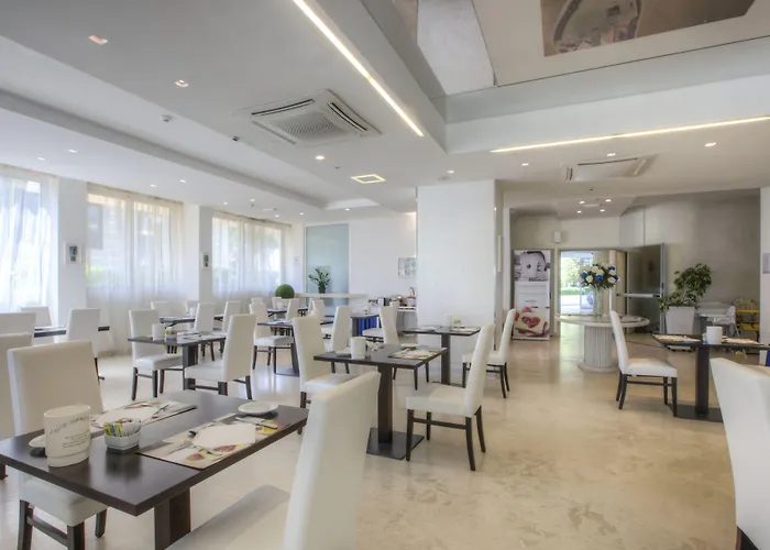 里米尼朗格马雷美居酒店 酒店